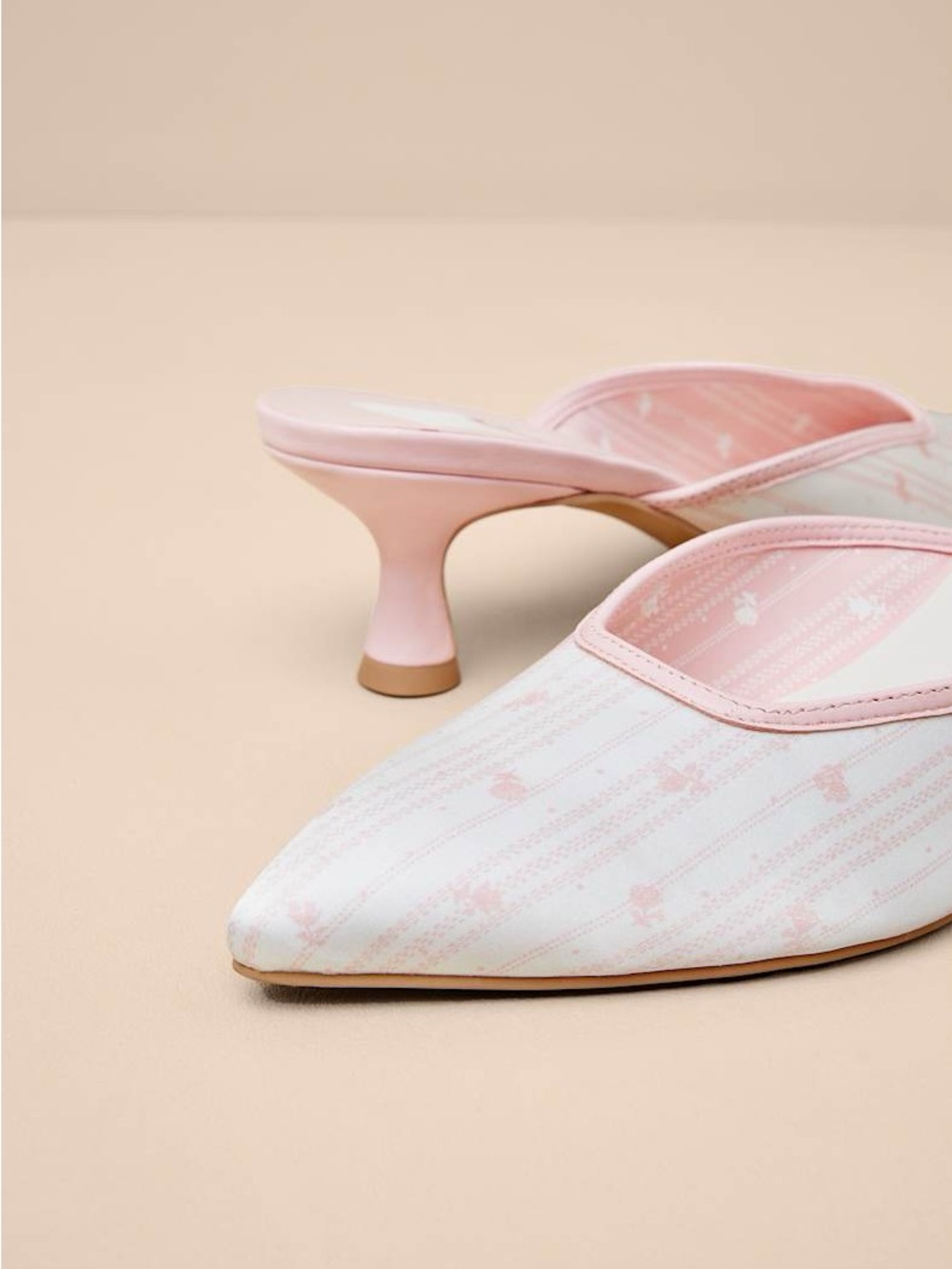 NWT Dolce Vita Cleo Pink Floral Satin Kitten Heel Pumps | Pointed Toe | Romantic - Picture 5 of 5